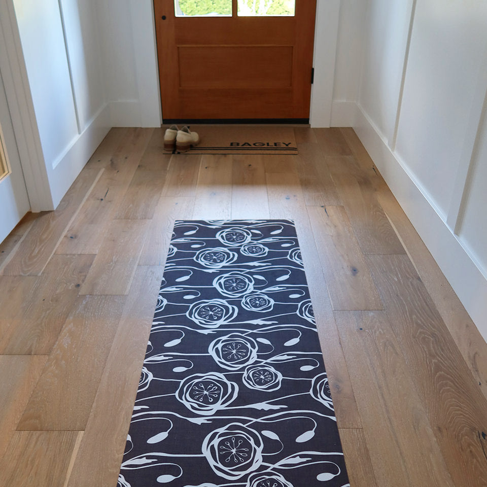 Un-Rug Peonies hallway entrance rubber perfectly protects the floors while its low-profile and machine washable features makes it perfect for foot traffic.