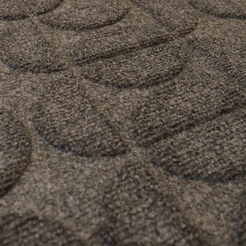 Close-up image of Hourglass’ semi-circle alternating pattern in greige.
