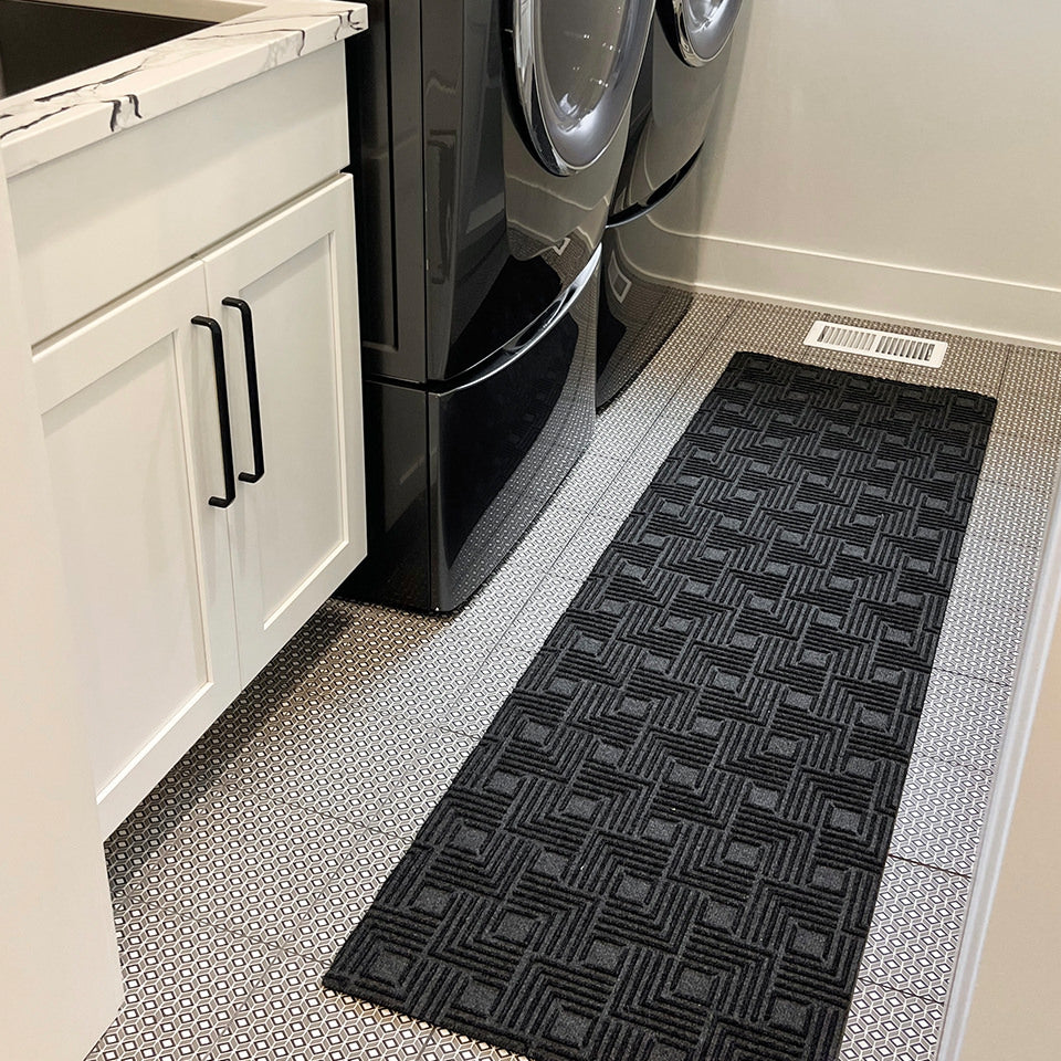 Low-profile, rubber backing WaterHog Luxe Labyrinth