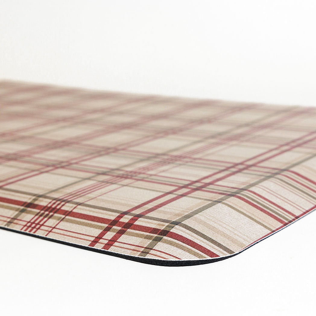 Red and green plaid design on the sloped corners of a comfort kitchen mat
