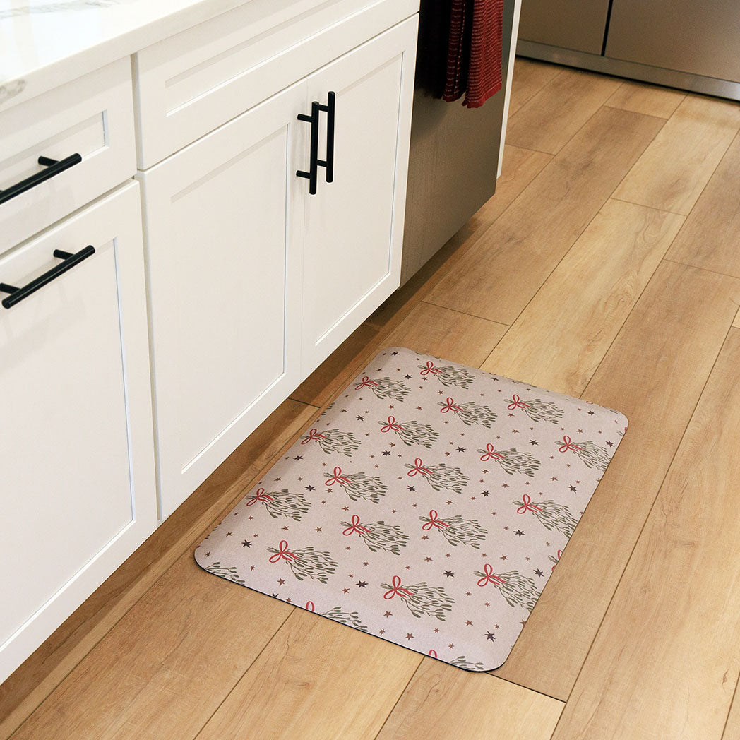 Merry Mistletoe Christmas anti-fatigue kitchen mat with wipeable surface and winter holiday design for kitchen comfort.