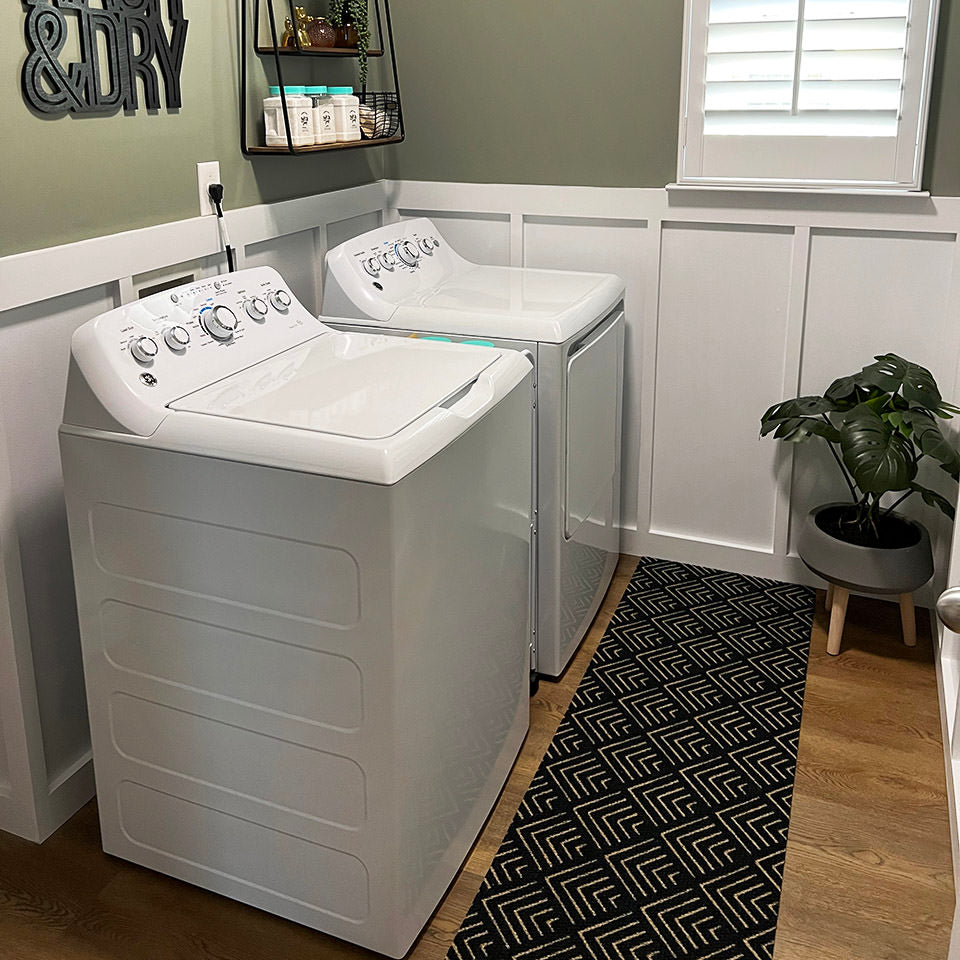 double door due north doormat placed inside in front of washing machine and dryer