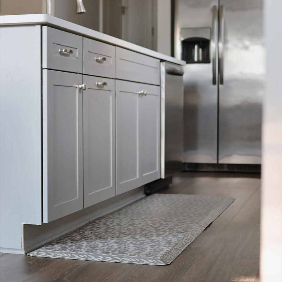 Variegated Vine runner mat in a kitchen with beveled edges for a smooth transition from the floor to the top surface