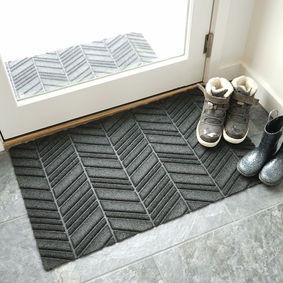Greige chevron vein pattern doormat for outdoor and full sunlight