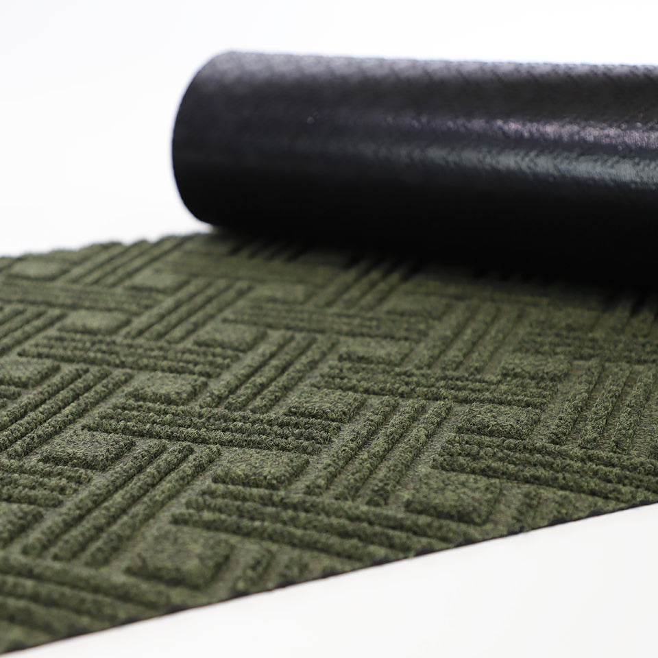 WaterHog Luxe classic thatch doormat in olive with corner rolled over to show rubber textured backing