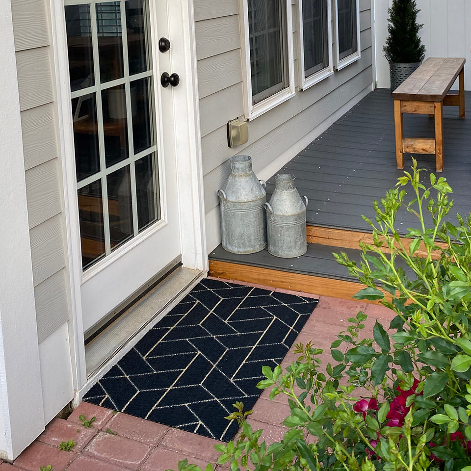Triangulation single door door mat is a versatile mat that can be used indoors or outdoor if covered. Modern looking doormat that is durable and will last a very long time.